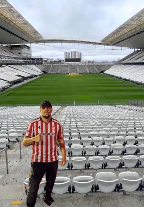 julianakkkjj's tweet photo. só uma torcida cantou durante o jogo, tudo normal no nosso salão de festa https://t.co/T83FYaEzsn