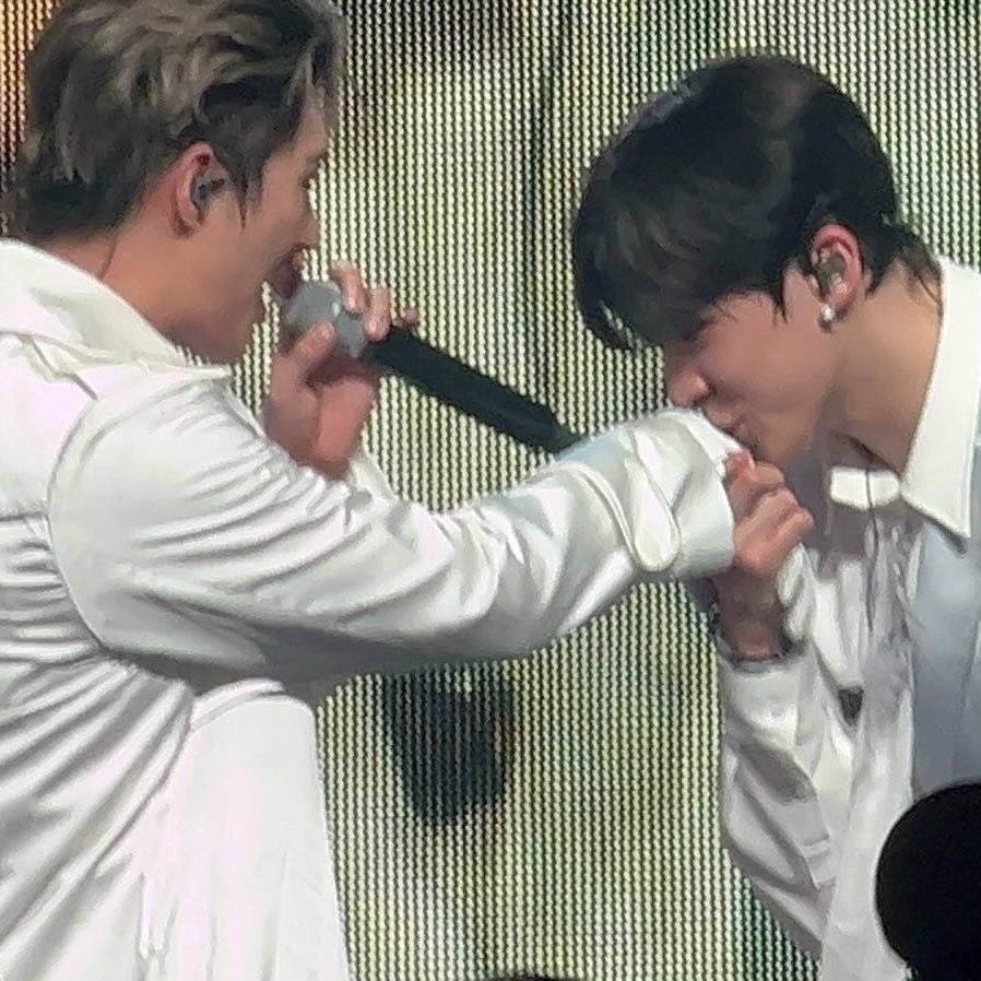 yungisholic's tweet photo. the jeongs ♥︎ https://t.co/0a2lh2Q48W