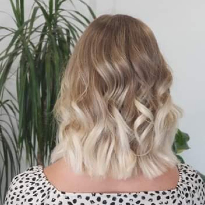 GiuseppeMoitlx's tweet photo. M E L O D Y our newest stylist trained in-house is slaying it everyday, we are so proud of how far she has come from barely being able to hold her scissor and comb still from shaking to now, confidently cutting, colouring and styling like the best https://t.co/HpBmRcXZeU