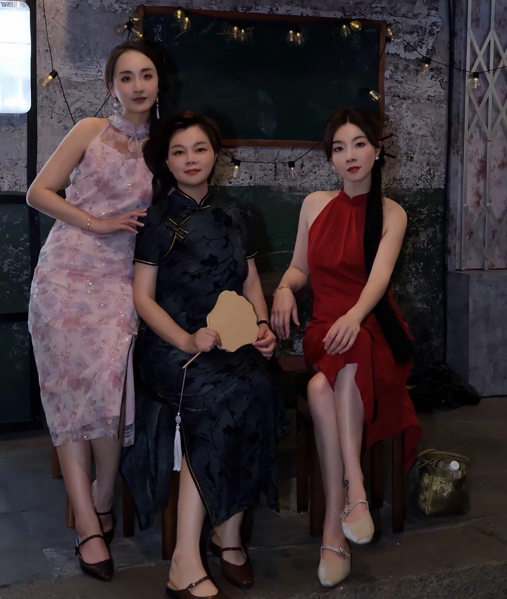 rckvsi's tweet photo. 有喜欢我们这群老姐妹的吗哈哈 https://t.co/GFHvsBnq8n