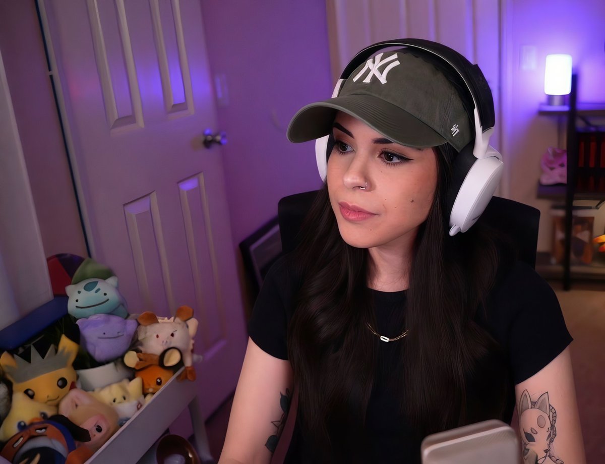 LunityHUB's tweet photo. It's her eyes & smile that will always get me. #Lunity #Twitch #YouTube https://t.co/x3TZz1yXxa