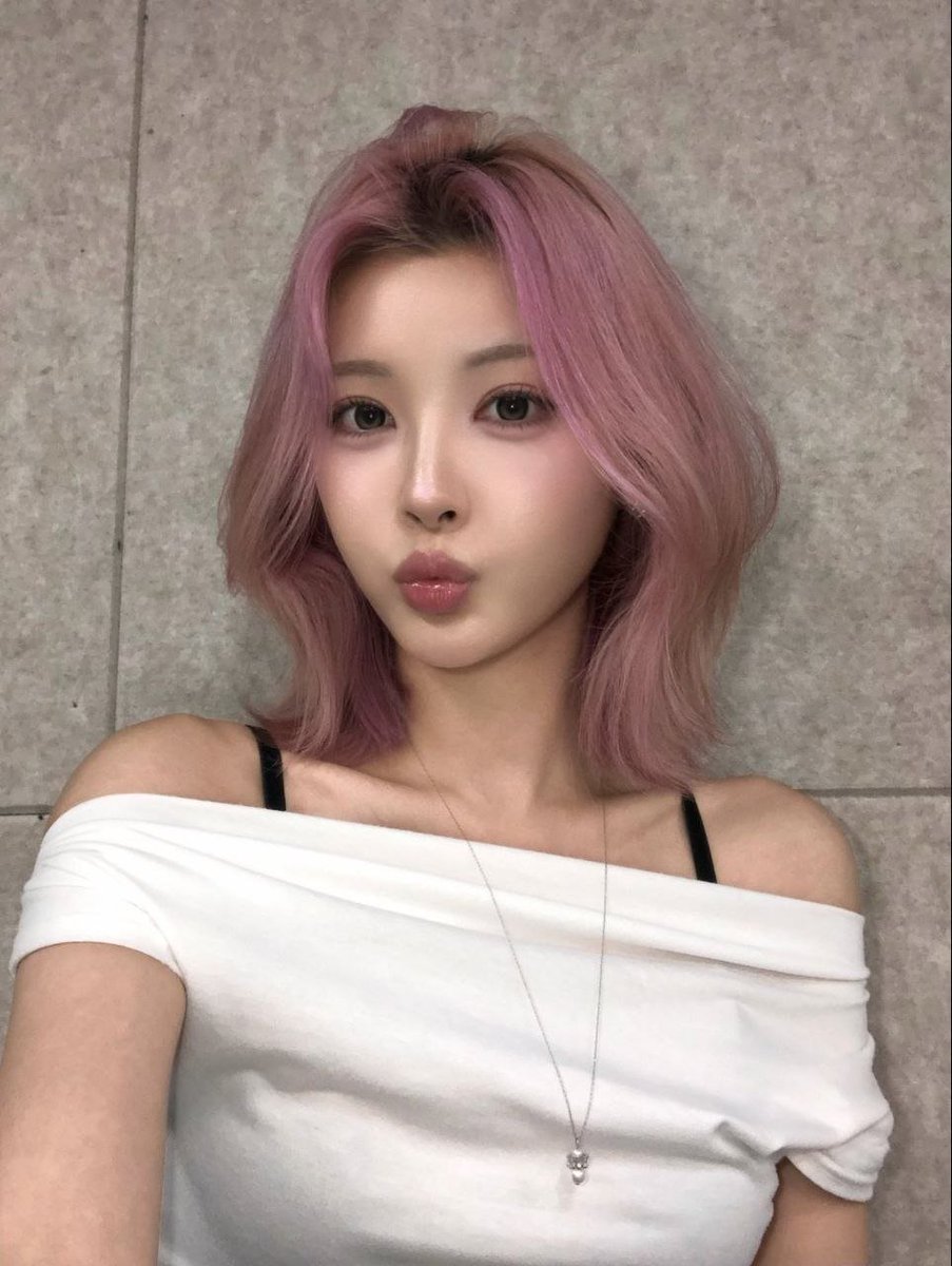 nizzpopbase's tweet photo. Nizz and her outstanding genes! 🙏🏻

#NIZZ #KPOP https://t.co/hrW3YRNdQ4