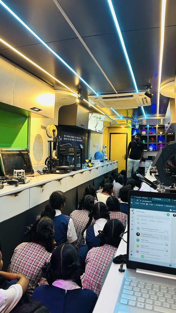 MadhulashB's tweet photo. Day started with high energy with #flowbus https://t.co/q2rHr3QS0I