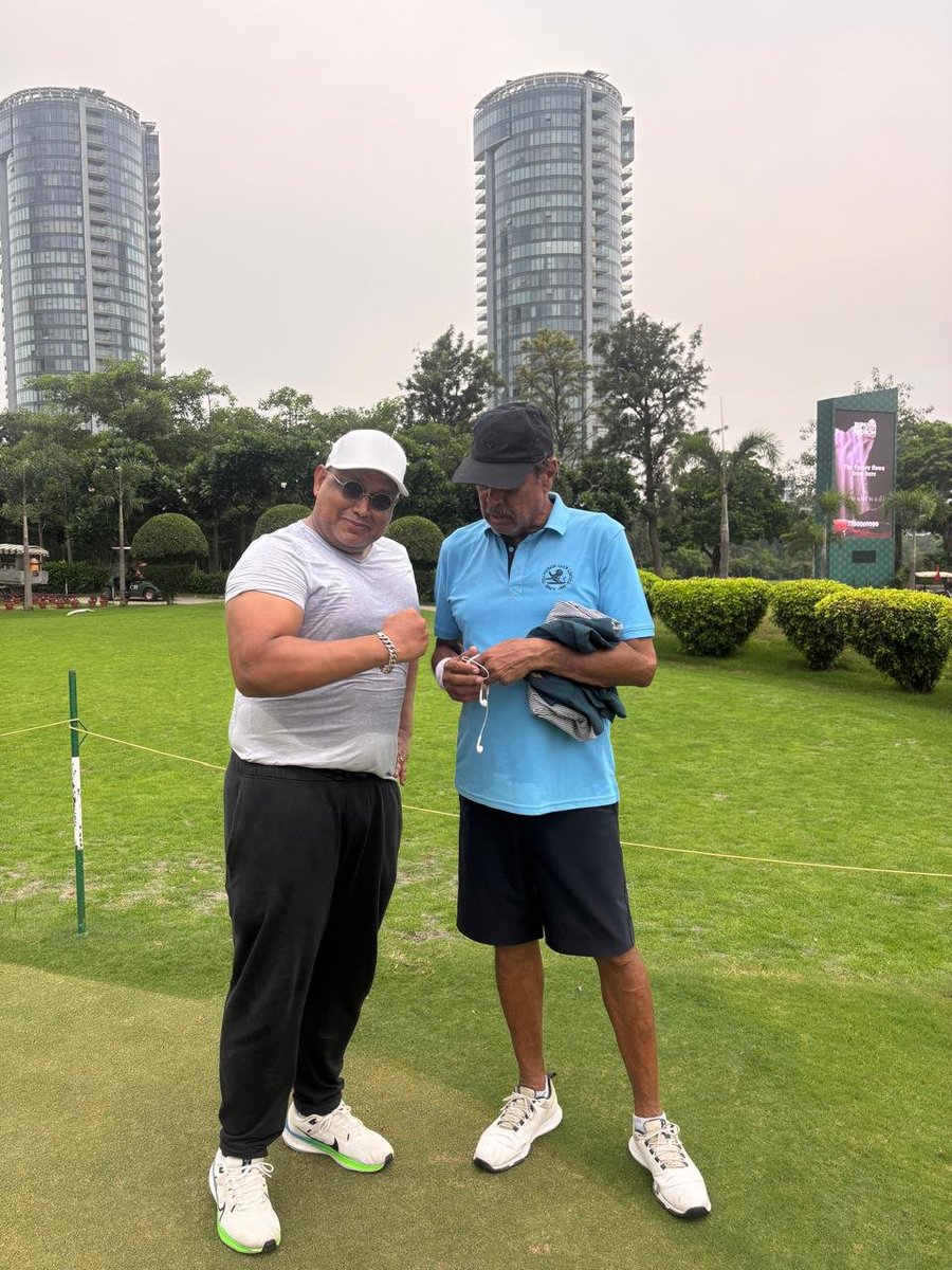 Indranilcricket's tweet photo. You don’t flex your muscles in front of the Big Boss. 🏏 https://t.co/7ujBU3zJi6