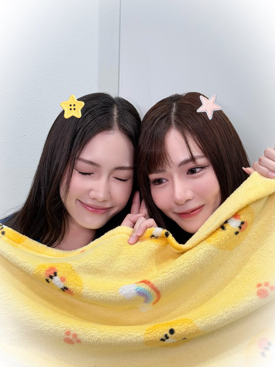 DidYouKnowTH_'s tweet photo. Did You Know รักครั้งไหนก็ใช่เธ��� 🩺✨

Q2 ไปกันต่อเลยยย เอ๊ะ ๆ ตรงนั้นมีเด็กน่ารักที่ไหนมานั่งจุ่มกันอยู่สองคนเนี่ยยย 🤏 อ๋ออ “น้องแซม” และ “น้องณัชชา” นี่เอง มารอเซย์ไฮทุกคนด้วยน๊าา 😘👋

มีพี่ ๆ คนไหนกำลังรอเจอความน่ารักของสองคนนี้เหมือนกันบ้างมั้ยคะ? แวะมาปาหัวใจ ส่งกำลังใจให้เด็ก ๆ กันหน่อย 💖🫶

DID YOU KNOW Q2
#รักครั้งไหนก็ใช่เธอQ2