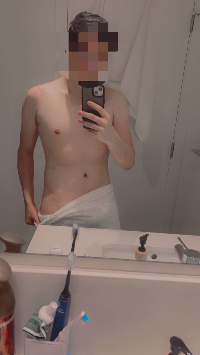 shenidafollower's tweet photo. Who wants to talk and chat. 

I’m a lonely boy https://t.co/k7bdeauyxF