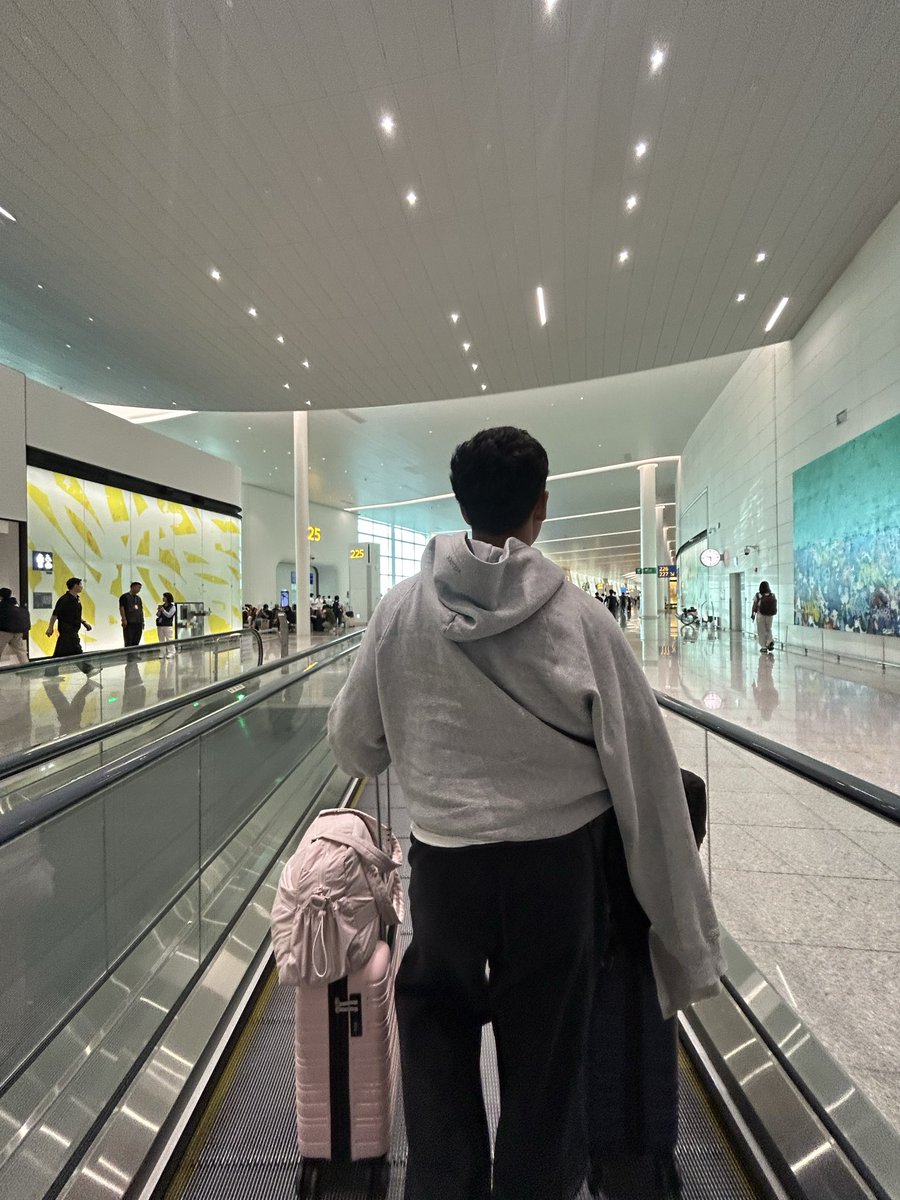 _itsgwyyy's tweet photo. Appreciation post for this guy. He planned everything on this trip. Directions, reservations, takes pretty pics, carried all my stuff, paid for almost everything, made sure i was okay &amp; comfortable, helped me get ready, introduced me to his WHOLE family (mom &amp; dad side) + friends https://t.co/moahnAtZ3c