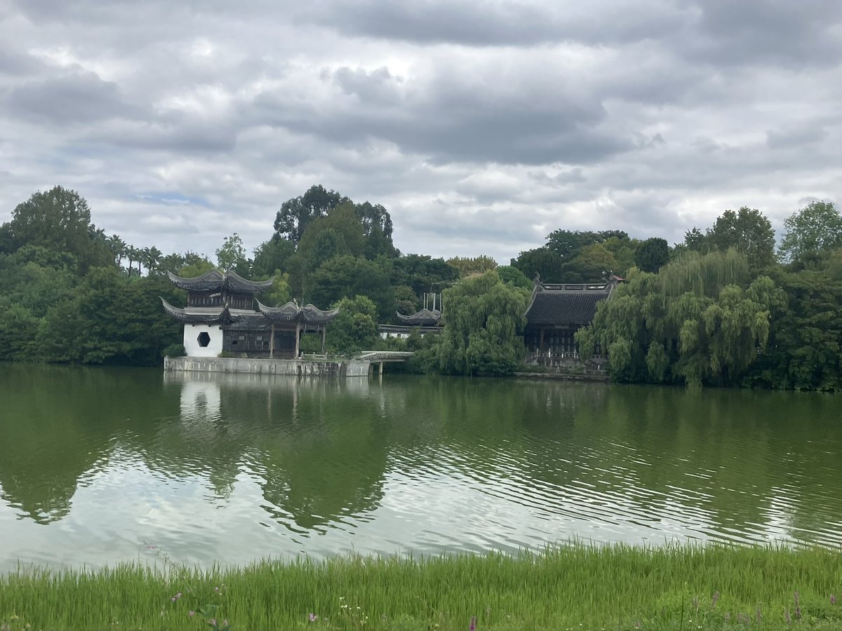 keihan_kateich's tweet photo. 自然の中で、神様の愛を感じながら瞑想🌿
「いい時間だなぁ」と一人時間を過ごしていたら、

「こんにちは〜☺️」と声をかけてくれたおばちゃんと、話が弾んで✨
お弁当もお裾分けしていただきました🍙

LINEも交換して、私の母より年上のお友達ができました☺️💕
思いがけない素敵な出会いに感謝✨ https://t.co/OS2iucFr28