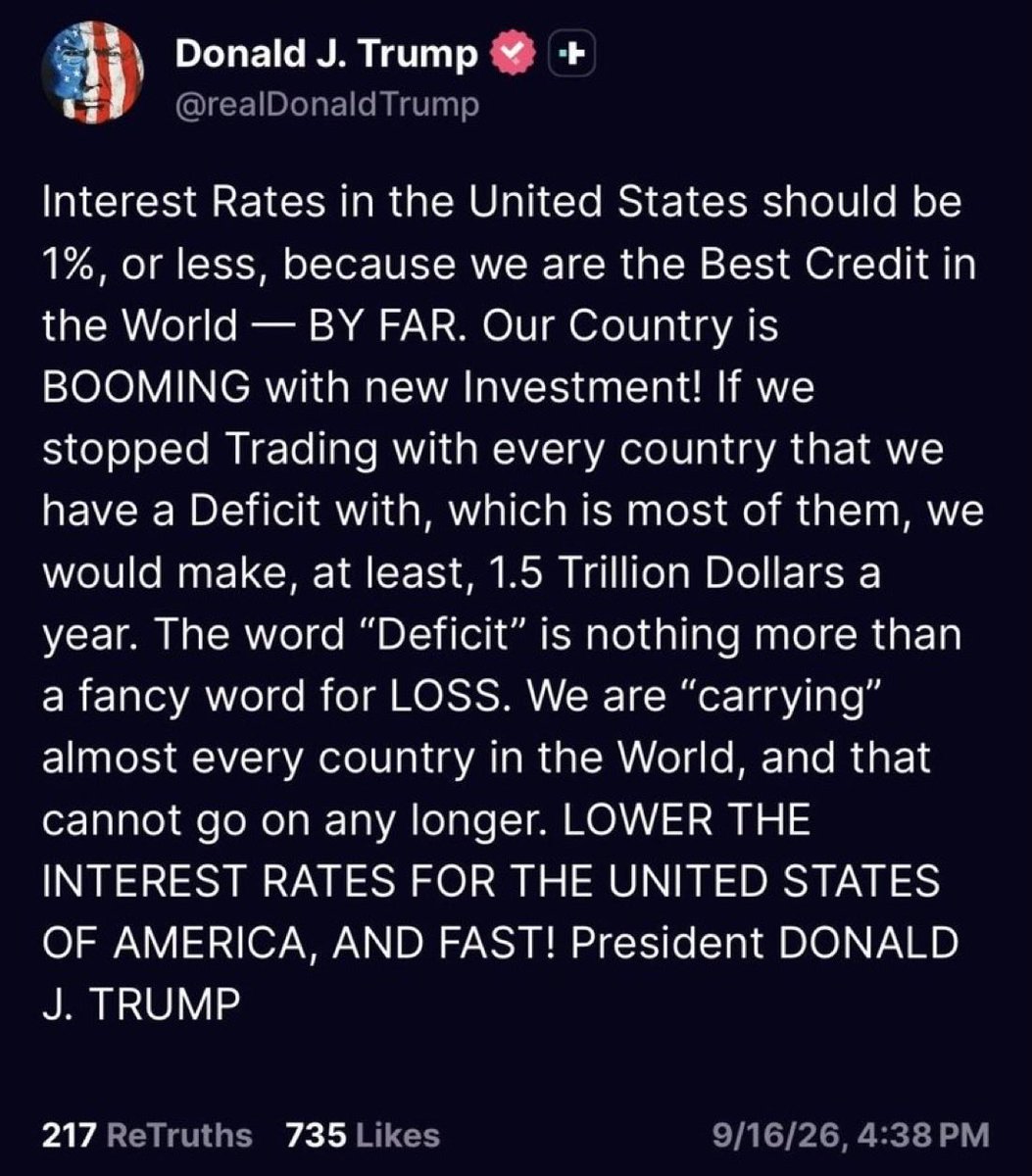 robchamo's tweet photo. Trump dice:

«Los tipos de interés en Estados Unidos deberían estar en el 1% o menos, porque somos, con diferencia, el país con mejor crédito del mundo.

Nuestro país está en auge gracias a las nuevas inversiones. Si dejáramos de comerciar con todos los países con los que tenemos déficit —que son la mayoría—, ganaríamos al menos 1,5 billones de dólares al año.

La palabra “déficit” no es más que una forma elegante de decir “pérdida”. Estamos “manteniendo” a casi todos los países del mundo y esto no puede continuar.

¡BAJEN LOS TIPOS DE INTERÉS EN ESTADOS UNIDOS, Y RÁPIDO!»

— Presidente Donald J. Trump

Esto no es serio