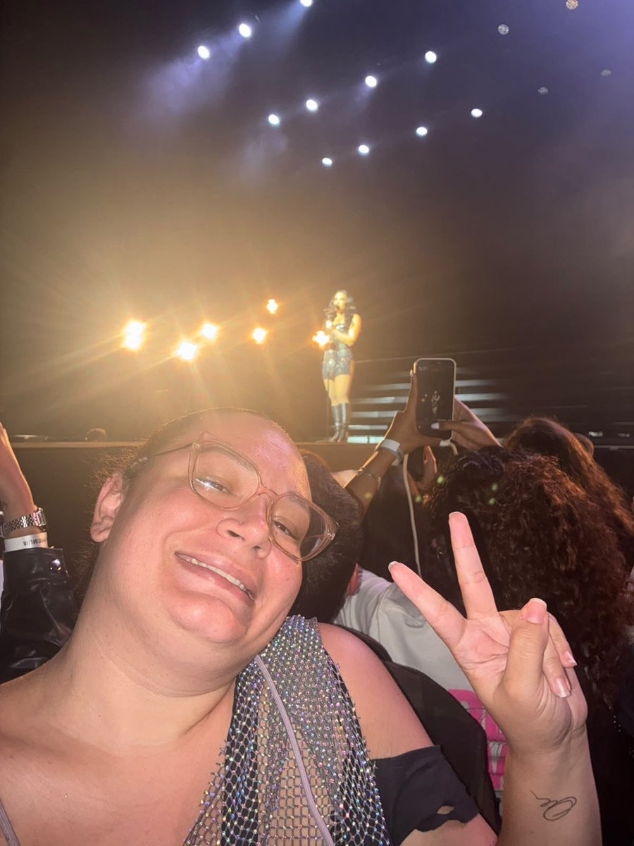 mirandadriane's tweet photo. Sou feia horrorosa e gorda, mas estava com o meu amor de sempre pra sempre ✨💜 @ddlovato EU TE AMO DEMAIS https://t.co/NynHtynbMl