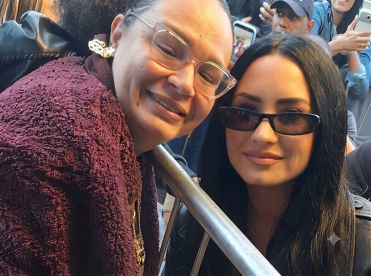 mirandadriane's tweet photo. Sou feia horrorosa e gorda, mas estava com o meu amor de sempre pra sempre ✨💜 @ddlovato EU TE AMO DEMAIS https://t.co/NynHtynbMl