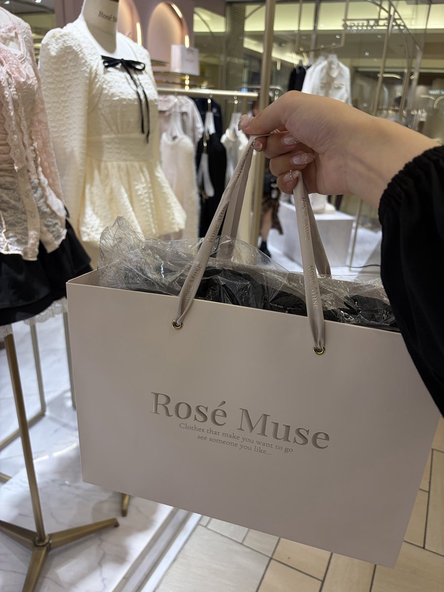 r_k_6818's tweet photo. やっとこさ行けたよ〜😖💖
#RoseMuse https://t.co/66iQFQ0w9T