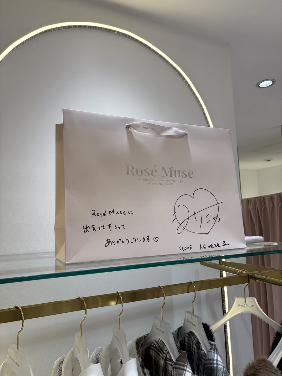 r_k_6818's tweet photo. やっとこさ行けたよ〜😖💖
#RoseMuse https://t.co/66iQFQ0w9T