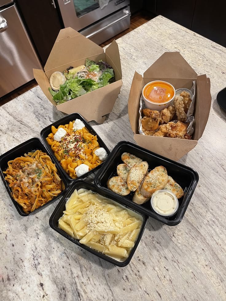 lunza12x's tweet photo. build your dream takeout night!
╰┈➤ a longggg #foodpoll for #edrtwtㅤ 
#distraction #interactive #anatwt #miatwt

🍣 (๑ᵔ⤙ᵔ๑ 🥢) https://t.co/eLI1wqNbzk