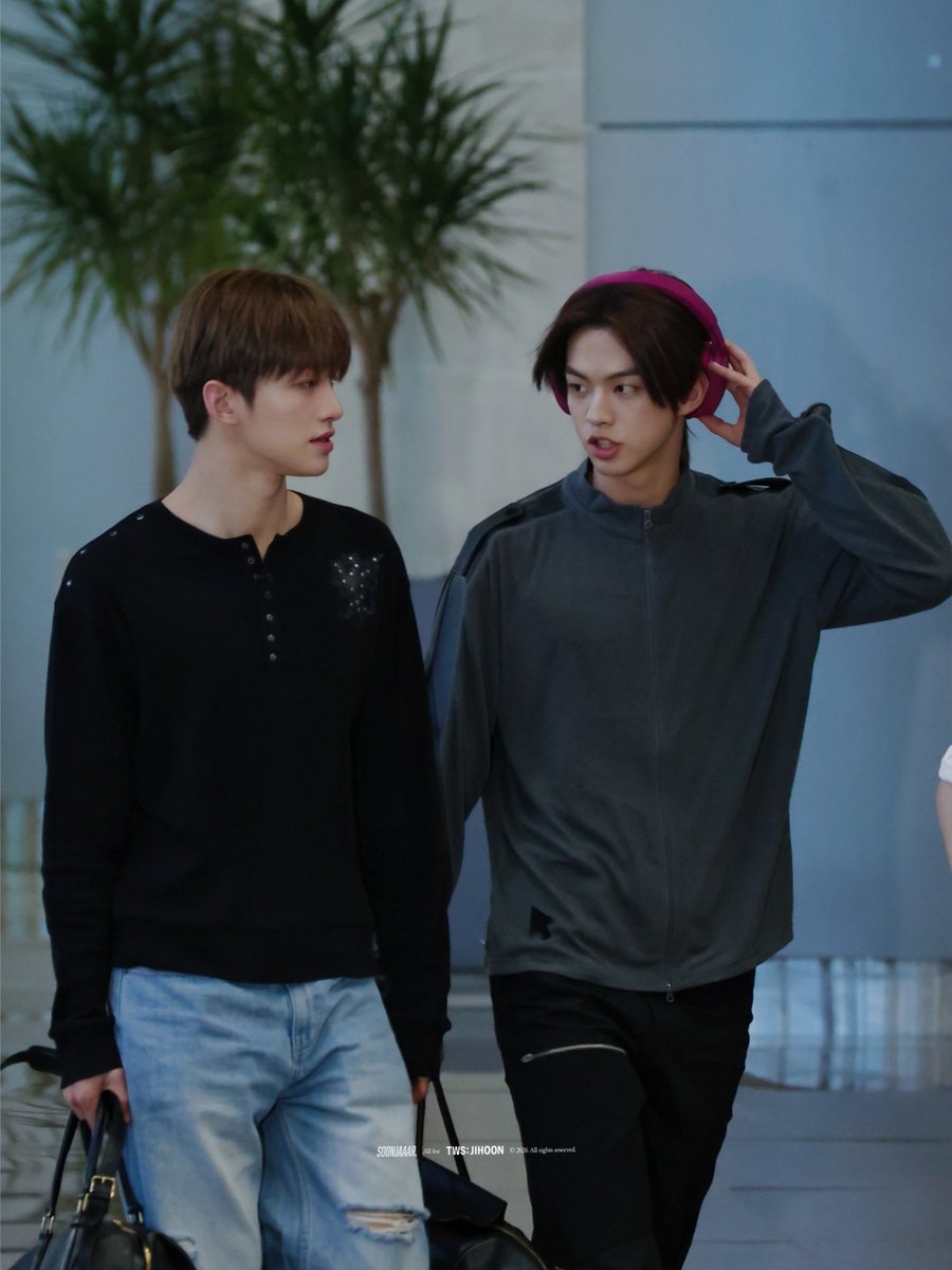 kataseoul's tweet photo. Celeb Fashion
• Who : #투어스 #지훈
• Where : 260903 공항패션
• Brand : #웰빙익스프레스 #WELLBEINGEXPRESS
• Item : Fake Pocket Denim (Light Blue)
제품링크 : https://t.co/24aPiHCran
출처 - 팬 X (soonjaaar)
#TWS #JIHOON https://t.co/bcSJbMqag9