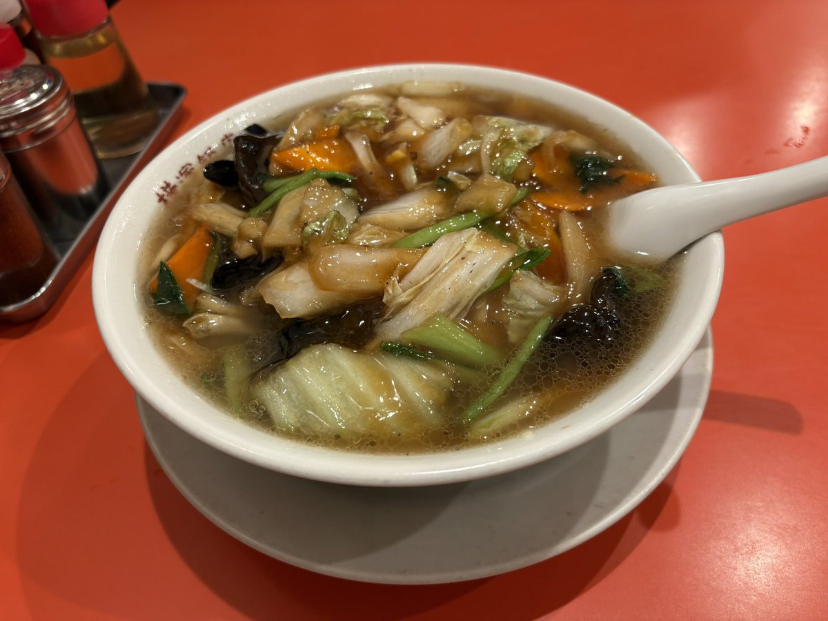 Shigi_Channel's tweet photo. マジこれだよコレ食いたかったんだよ！！
っての出てきた！まさか並ぶとは思わなかったけどめっちゃ美味かった　ギリギリを攻めた火の通りの白菜　キクラゲがデカすぎる　お腹いっぱい　最高　明日も来るぜ https://t.co/YjgLHLUFEx