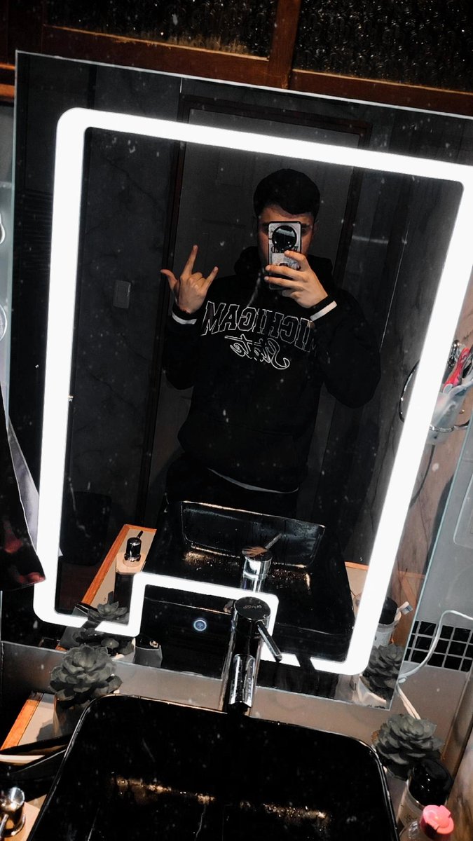 crisdrew02's tweet photo. 👑 https://t.co/EwRPowP1rQ