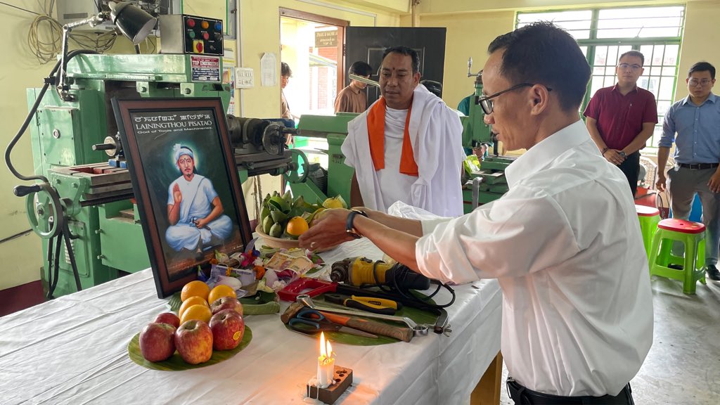 WCSingh3's tweet photo. Vishwakarma puja at Manipur Technical University https://t.co/sZBRYUkvAR