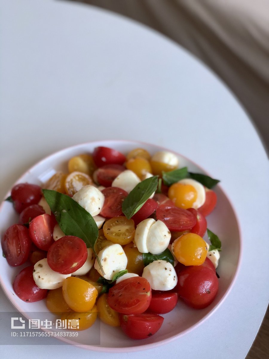 JeanineFanzo's tweet photo. Just tried the new organic rainbow cherry tomatoes from the local farm—burst with sweet, juicy flavor, no weird aftertaste at all! Perfect for salads or snacking straight. ， https://t.co/ACgks6aPGn