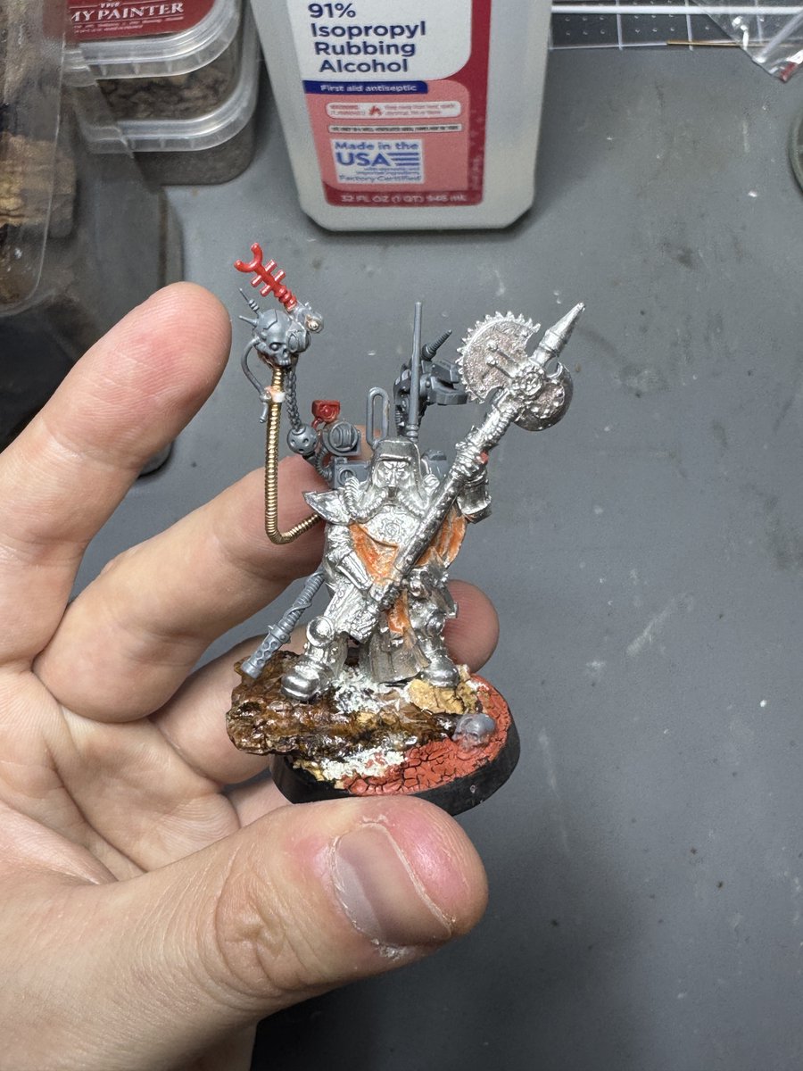 LogansHobbyLair's tweet photo. It's #wipwednesday! Skulz Tech-Priest now has a base and a backpack, might redo some of the texture. Designed and 3D printed some label holders for my drawers in the hobby lair. Tested some new primer on the possessed bunker. and working on a Zaku II right now. #Nerdlings #wip https://t.co/Bw84qq2jKr