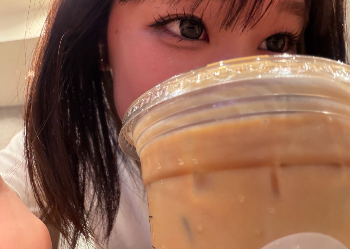 yuri____dm's tweet photo. おやつの時間〜！！🍪🥛🧡
みなさん今何してるのかな〜？？
この写真はレッスン後に行ったカフェの！早くコーヒーをかっこよく頼んで飲みたいです。。🥺☕️ https://t.co/EBEfmWJi5m