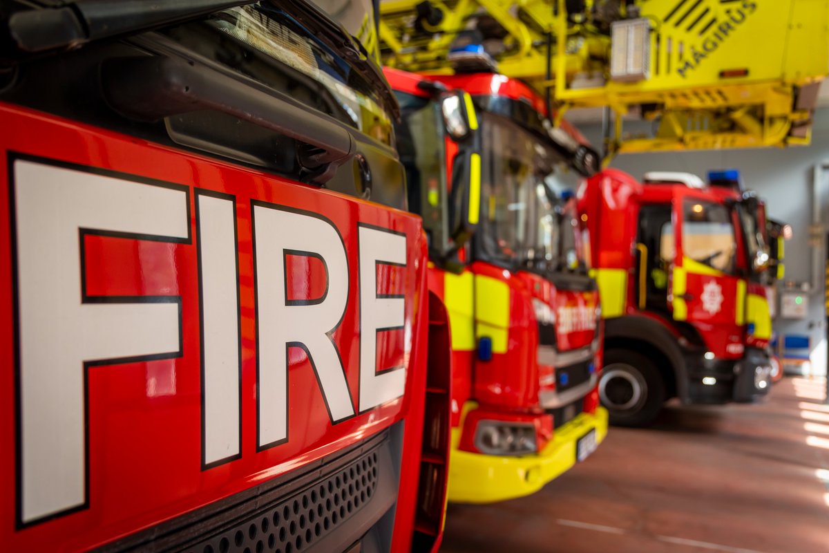 LondonFire's tweet photo. Firefighters are currently tackling a house fire in #Croydon.

Please avoid the area around Addiscombe Road where possible this morning as we work to bring the fire under control https://t.co/ftvt7efDqV https://t.co/Dd4ZEB1W9d