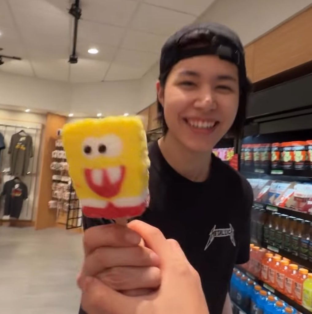 louisemangka's tweet photo. i see no difference🥺🥺🥺 DEDEKKK🥺🥺🤏🏻 https://t.co/OEMc5urAuE