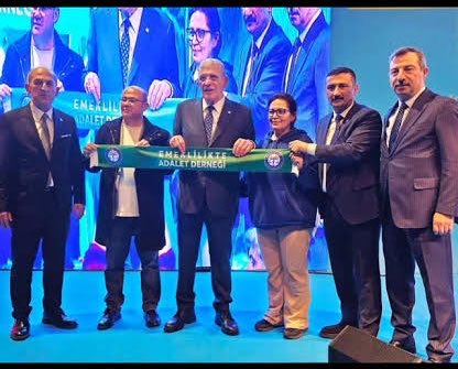 mihribanugurluu's tweet photo. Günaydın İlker Bey 

17-20 yıllık yaş uçurumunu, aynı emeğe böylesine farklı bir gelecek biçildiğini #BunuDaGördük. 

Adaletsizliğin böylesi olmaz! Kademe bir ayrıcalık değil, adaletin ta kendisidir.

Sayın Müsavat Dervişoğlu konuğunuz, milyonların beklediği bu adalet talebi için kanun teklifi vermelerini somut adımlarını bekliyoruz.

@karagozilker
@nowhaber
@EmadDernegi
#RotamızKademe