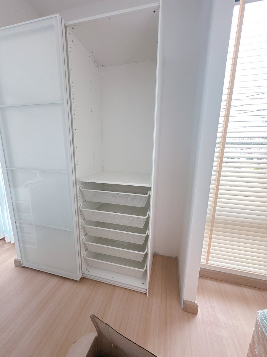 WiJupiter's tweet photo. 📍จุได้เยอะๆๆๆๆ ลิ้นชักกว้าง+ยาวตามใจชั้นตู้สั่งทำของIKEA อีกข้างช่องกว้างๆยาวๆเอาไว้เก็บไฟถ่ายงาน

📍อีกตู้ชอบทรงมินิมอลเลือกให้เข้ากับโทนห้อง ของต SB Design Square จุของได้เยอะมากกชั้นกว้าง+ลึกข้างบนวางของตกแต่งได้อีก ชอบสีคุมโทนห้องดี✨🤍 ช่างมาส่งให้ถึงบ้านพร้อมต่อให้ด้วย👏🏼 https://t.co/FAVqpFfOyS