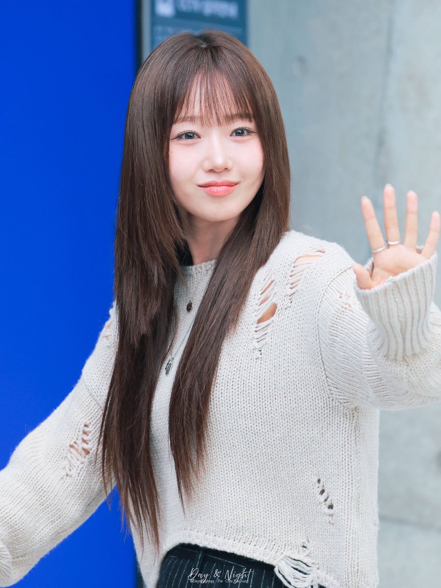 DaynNightqq's tweet photo. 260902 서울패션위크 블루카펫 

#최유정 #콩알콩알 #CHOIYOOJUNG https://t.co/YnCaZtVcDy
