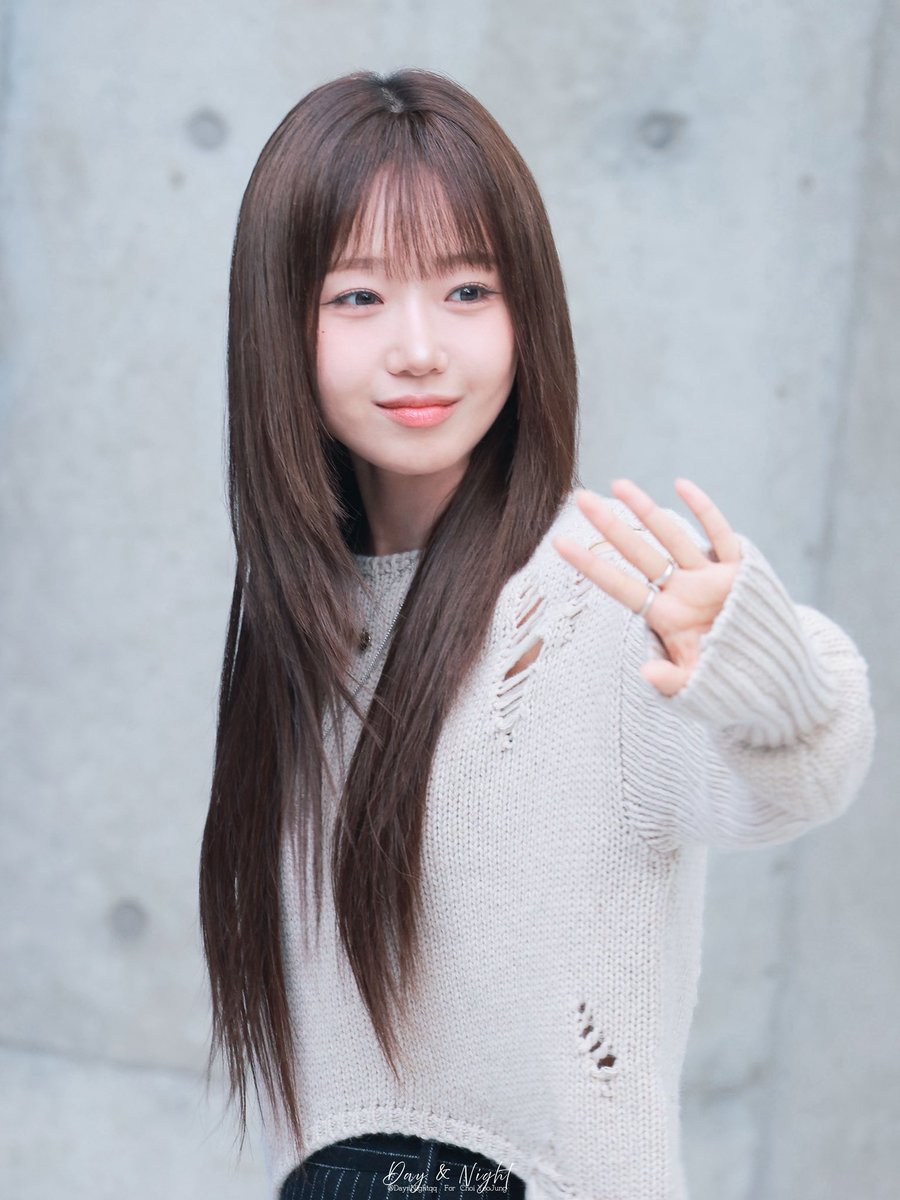 DaynNightqq's tweet photo. 260902 서울패션위크 블루카펫 

#최유정 #콩알콩알 #CHOIYOOJUNG https://t.co/YnCaZtVcDy