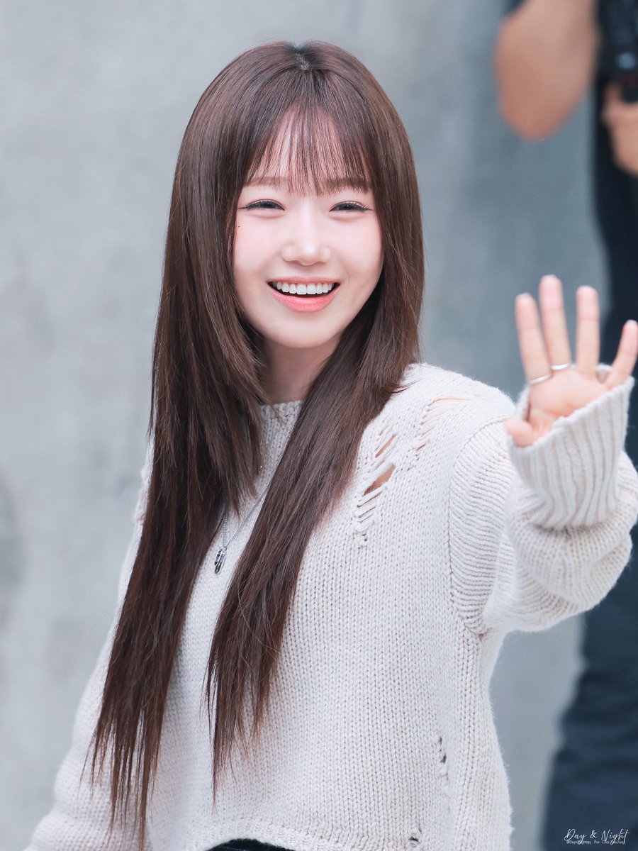 DaynNightqq's tweet photo. 260902 서울패션위크 블루카펫 

#최유정 #콩알콩알 #CHOIYOOJUNG https://t.co/YnCaZtVcDy