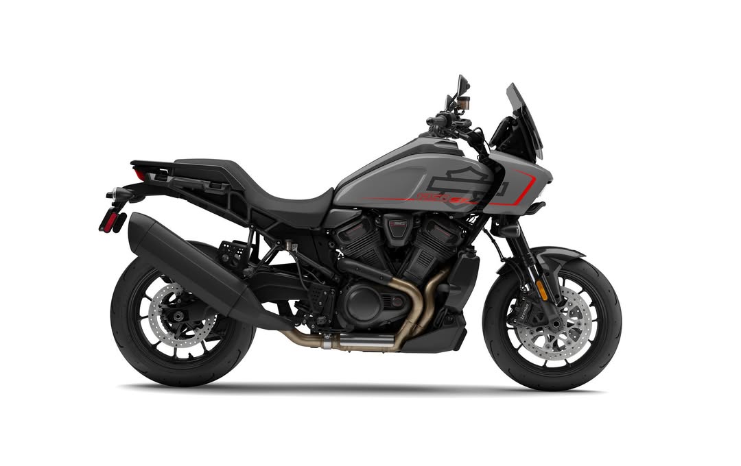JohnettaKefsj's tweet photo. ALL-NEW HARLEY-DAVIDSON PAN AMERICA 1250 ST

Built to lean. Born to roam. The all-new Harley-Davidson Pan America 1250 ST delivers street-focused performance, agile handling, and all-day comfort with a Quick Shifter, Brembo brakes, lowered https://t.co/jkICE6bvFY