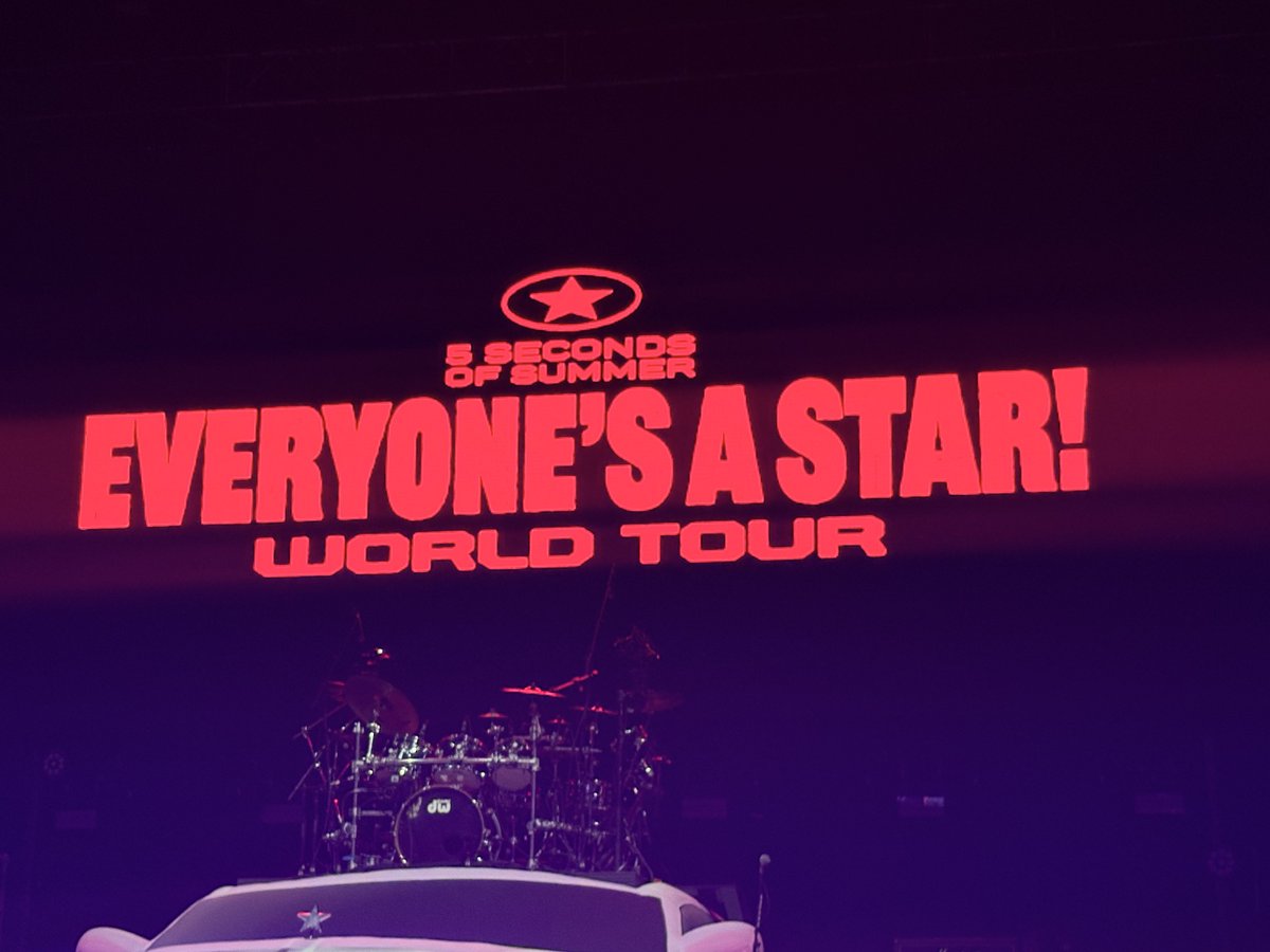 haeflover's tweet photo. today from me at the 5sos show https://t.co/rd4imHoIED
