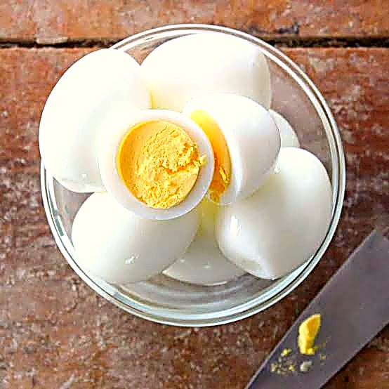 bonsai_handmade's tweet photo. ๐ฅ Say no to omelette. Boil instead.
2 boiled eggs/day = complete protein + B12, D, Selenium & Choline โ zero added oil, zero wasted nutrients.
Same egg. Better fuel.
#NutritionScience #FoodDecoded https://t.co/e9r3g5pIP6
