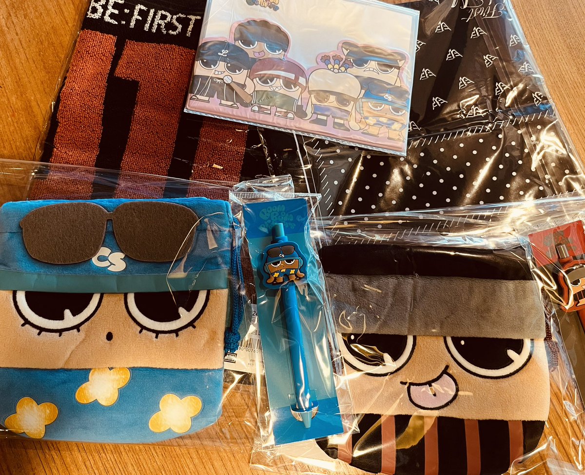 seM8dYRhV8OT27T's tweet photo. あとから頼んだの届いたあ

可愛い￼￼￼￼￼ー❤️

テンション上がる👍
￼
#BEFIRST 
#boomboombrothers
#WORLDSHOWCASE2026 https://t.co/7U2O8gTewf