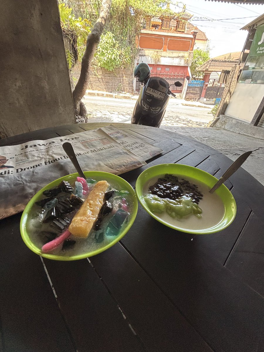 agusxos3's tweet photo. awali siang u yg manis”biar adem…
#es campur…
#bubur sumsum+ketan hitam.. https://t.co/NX1udkvFgz