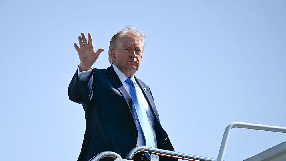 focusonline's tweet photo. „Lächerlich“, „feindseliger Akt“: Trump droht der EU wegen Annäherung an Kanada https://t.co/OgGyY95wnJ https://t.co/gZNdlMHxCG