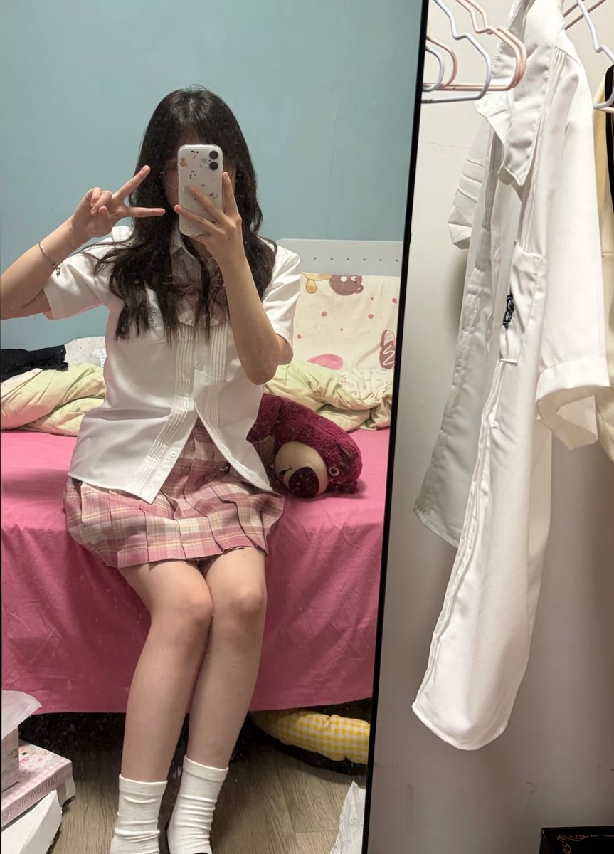 gabipessoaam's tweet photo. 第一次玩推  

为什么非要加微信啊？  

加qq不可以吗   加的留言2 https://t.co/C4Ss3K4VGJ