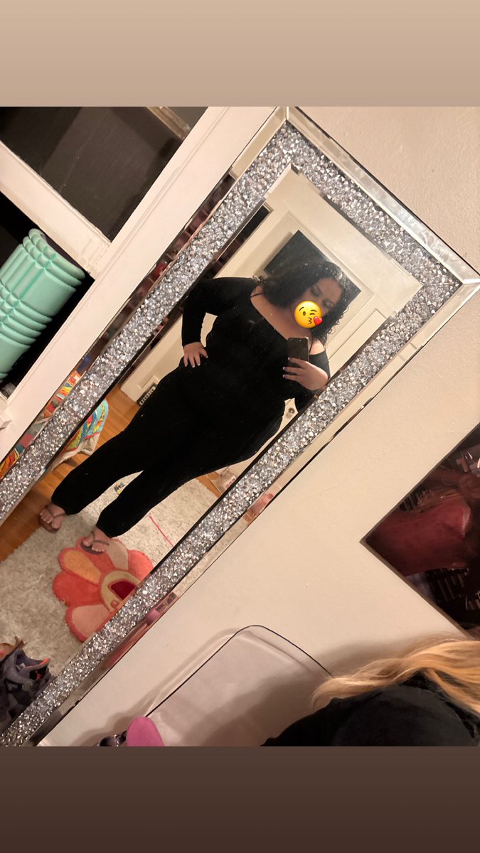 trappyone562's tweet photo. i want the thicc one 🤭 #bbwgirl #latina #mexicanmami #babe #northerncali https://t.co/hJ4Niz9BiG