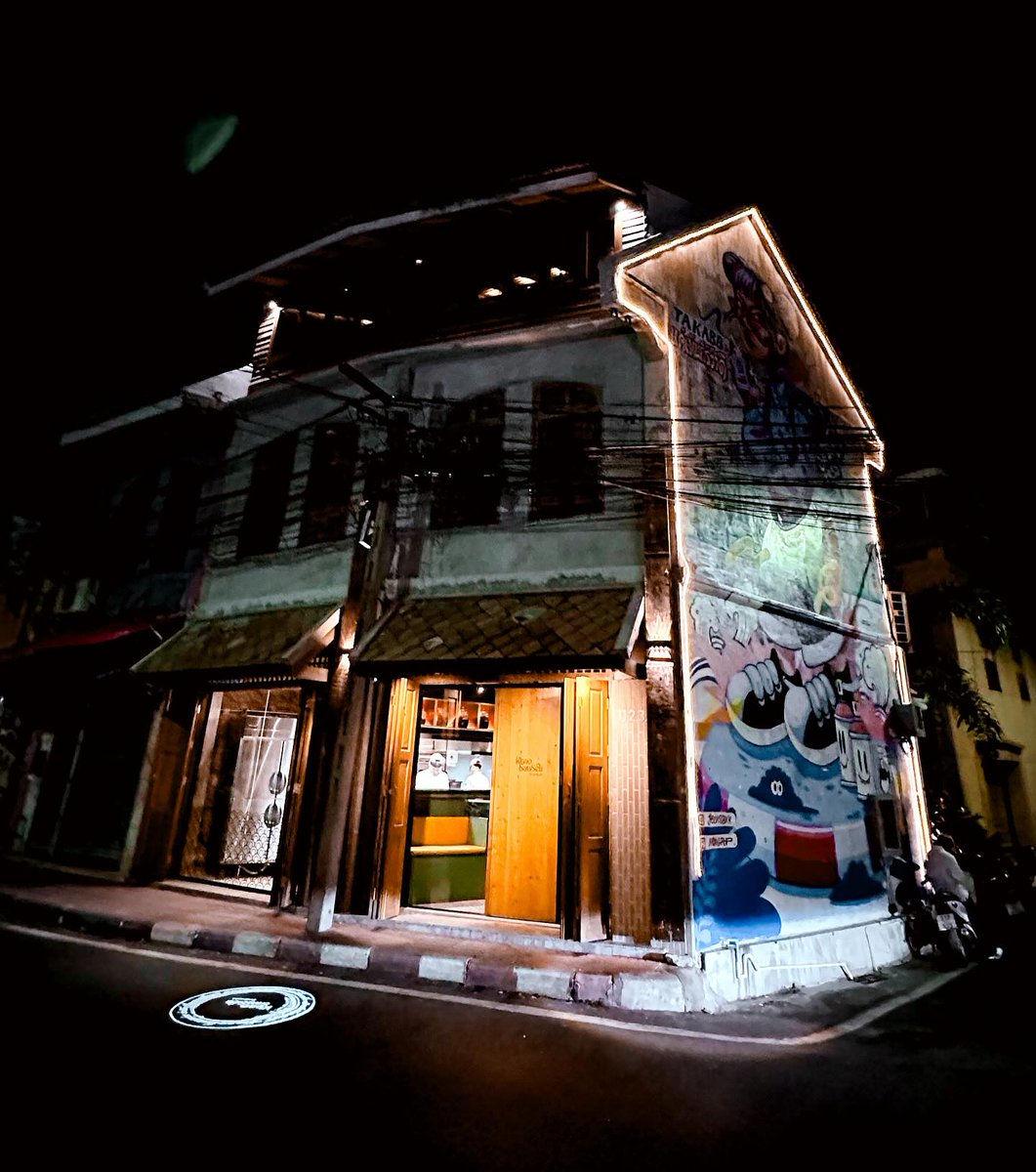 AzucenaKinde's tweet photo. Bangkok’s current buzz is Khao San Sek! Created by Chef Pam, recently named the World’s Best Female Chef 2025. Expect bold Thai flavours built around rice, chili, coconut, fish sauce and palm sugar. Standouts included grilled pomfret, black Angus https://t.co/4zdabKo0UL