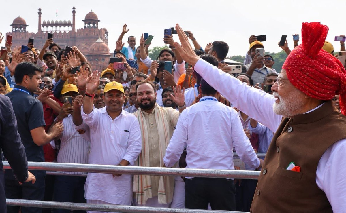 avinash_devda's tweet photo. आदरणीय प्रधानमंत्री श्री नरेन्द्र मोदी जी को जन्मदिवस की हार्दिक शुभकामनाएँ।

ईश्वर से प्रार्थना है कि आपको उत्तम स्वास्थ्य, दीर्घायु एवं निरंतर ऊर्जा प्रदान करें।

आपके नेतृत्व में हमारा राष्ट्र निरंतर प्रगति, समृद्धि और नई ऊँचाइयों की ओर अग्रसर हो।

राष्ट्रसेवा के आपके संकल्प को नमन।

जन्मदिवस की हार्दिक बधाई एवं शुभकामनाएँ! 🙏

#NarendraModi #SevaSamarpan #ViksitBharat #SevaSankalp
#HappyBdayPMModi

@narendramodi @PMOIndia
