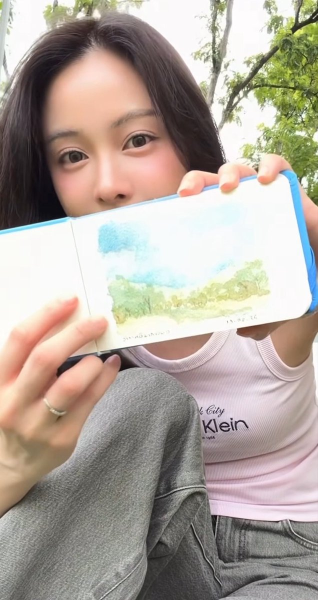 iliotien's tweet photo. ให้พี่คนนี้สอนวาดมั้ยคะหมวย https://t.co/gFwiIP8UTr