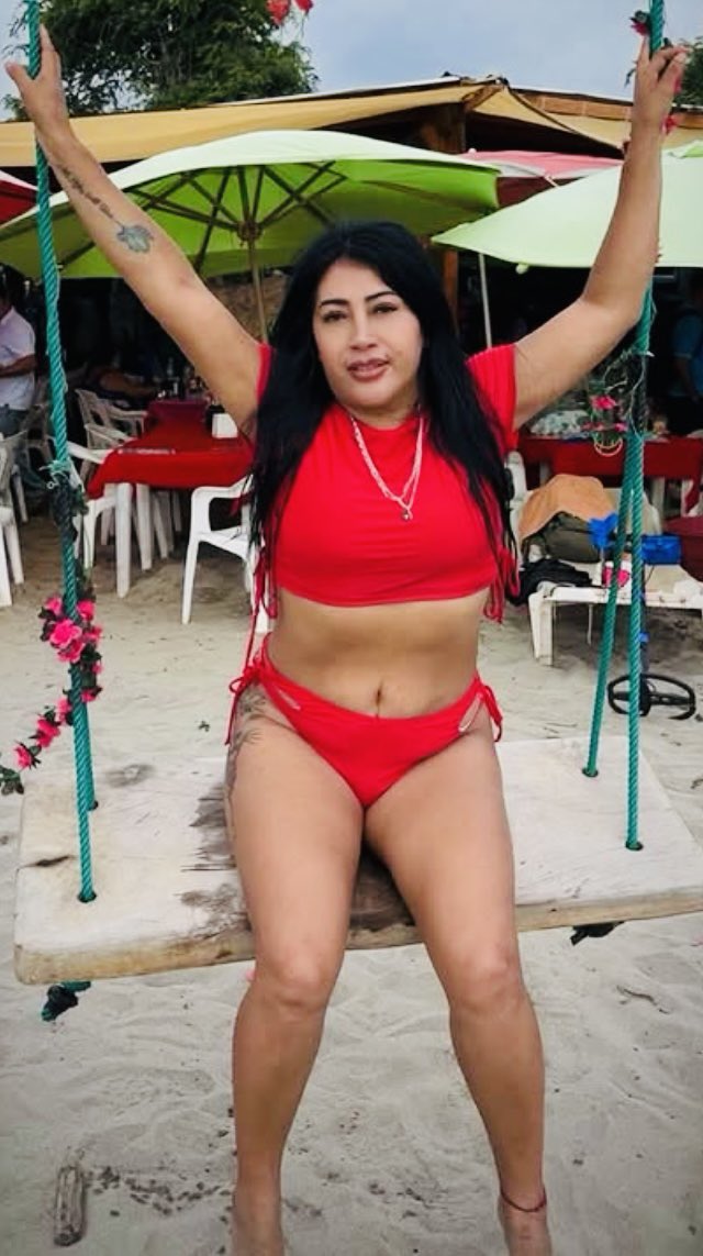 OrtizL666's tweet photo. Pero que rica esta doña Lorena 🥵 cada día se pone más buena aunque ya esté doña 😈 
Antes trabaja en el silahua y es bien puta #Gtocapital 😈😈 https://t.co/xzlohnWuyq