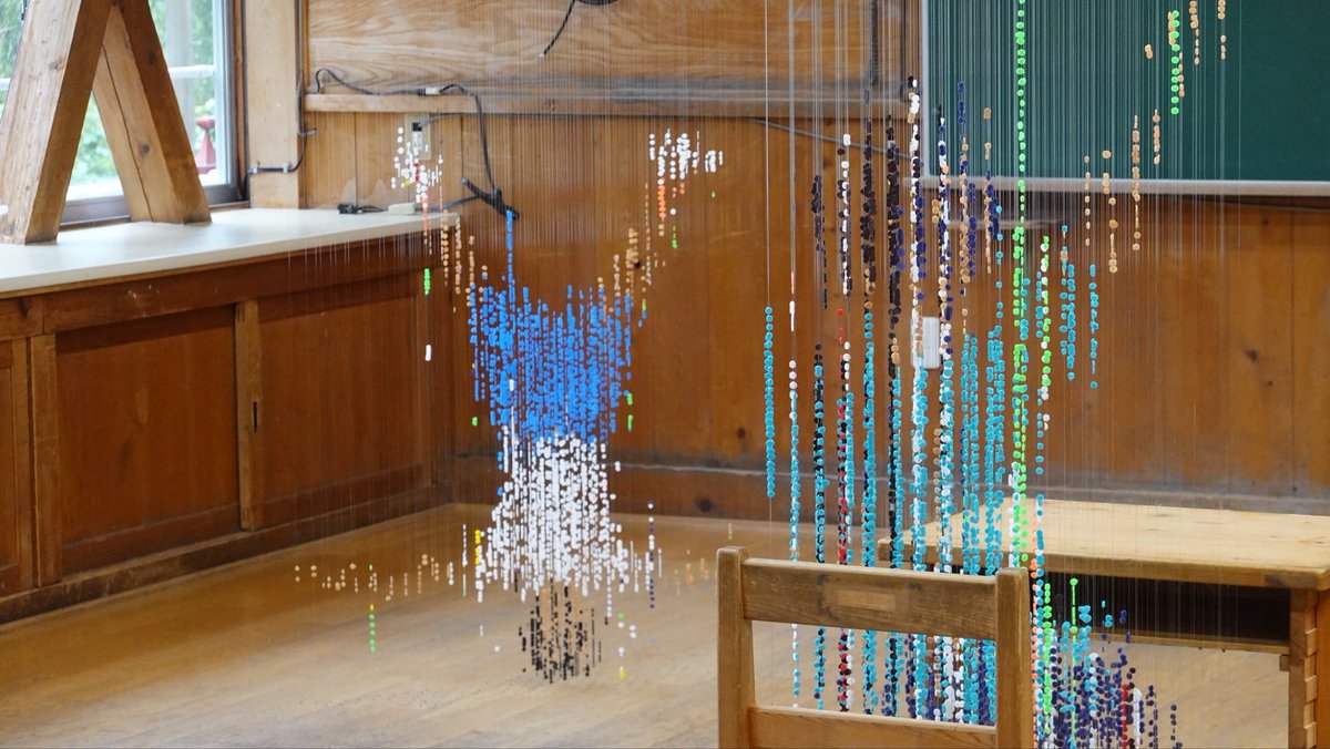 happybirth000's tweet photo. 「下呂ART DISCOVERY 2026」に参加しています！廃校になった旧湯屋小学校に展示しています。
まるで子供たちが過去から転送されてきたかのようなイメージで制作しました。
お近くにお越しの際はぜひご覧ください！
https://t.co/B9ZBJ4vDTu https://t.co/Nm1nYtda19
