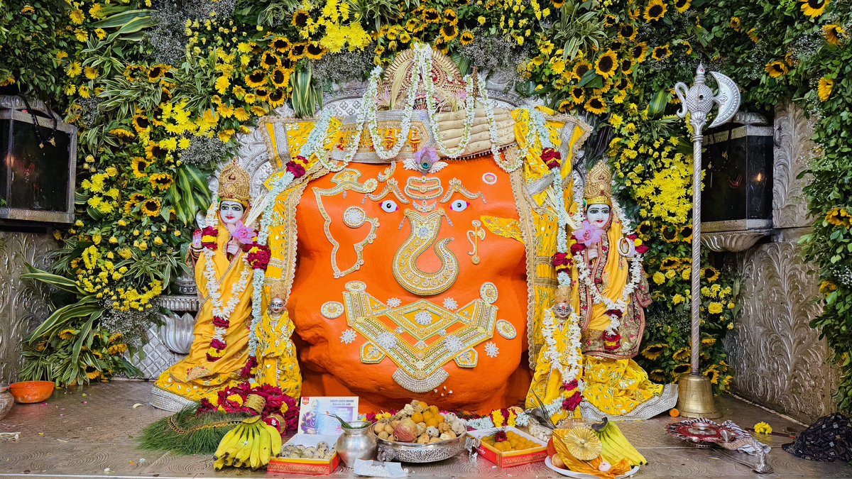 AshokMukhya's tweet photo. 🌺 जय श्रीगणेश🌺
📍श्री गणेश मंदिर खजराना, इन्दौर 
🌻दस दिवसीय श्री गणेश जन्म महोत्सव, 
✨पूज्य श्री गणेश जी महाराज के दिव्य दर्शन 💫 
🗓️ 17 सितम्बर 2026
🪐 एकदन्तं महाकायं लम्बोदरगजाननम्।
विघ्ननाशकरं देवं हेरम्बं प्रणमाम्यहम्॥ 🙏

👤मुख्य पुजारी अशोक भट्ट-मो. 9302105856 https://t.co/EWxAzrlrOC