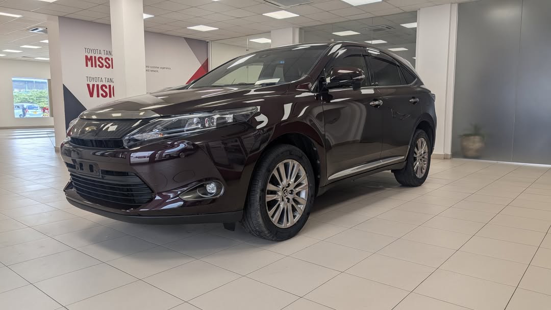 AntonySebourn's tweet photo. THE MODERN CLASSIC VIBE! The Certified Pre-Owned 2015 Toyota Harrier remains a masterpiece, with its signature Anaconda silhouette, lounge-like cabin, and confident road presence. Includes a 1-year/20, 000 km engine and transmission warranty. Terms https://t.co/zyexaWZc6i
