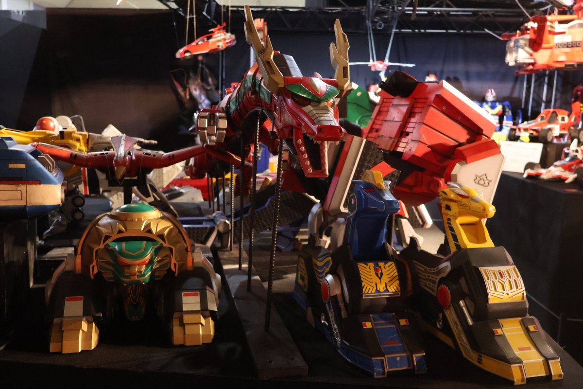 Info_ATAC's tweet photo. #全スーパー戦隊展 大阪会場の「絶景！ ミニチュア大集合！！」エリアでは、『五星戦隊ダイレンジャー』気伝獣のミニチュアが集結。ウォンタイガーが変化を果たしたということで、6体の気伝獣の同時展示は実は初めてです。ひらかたパークで見られるのは今月27日まで！

もうすぐ
閉幕だァァッ!! https://t.co/D6kB8Q2quv