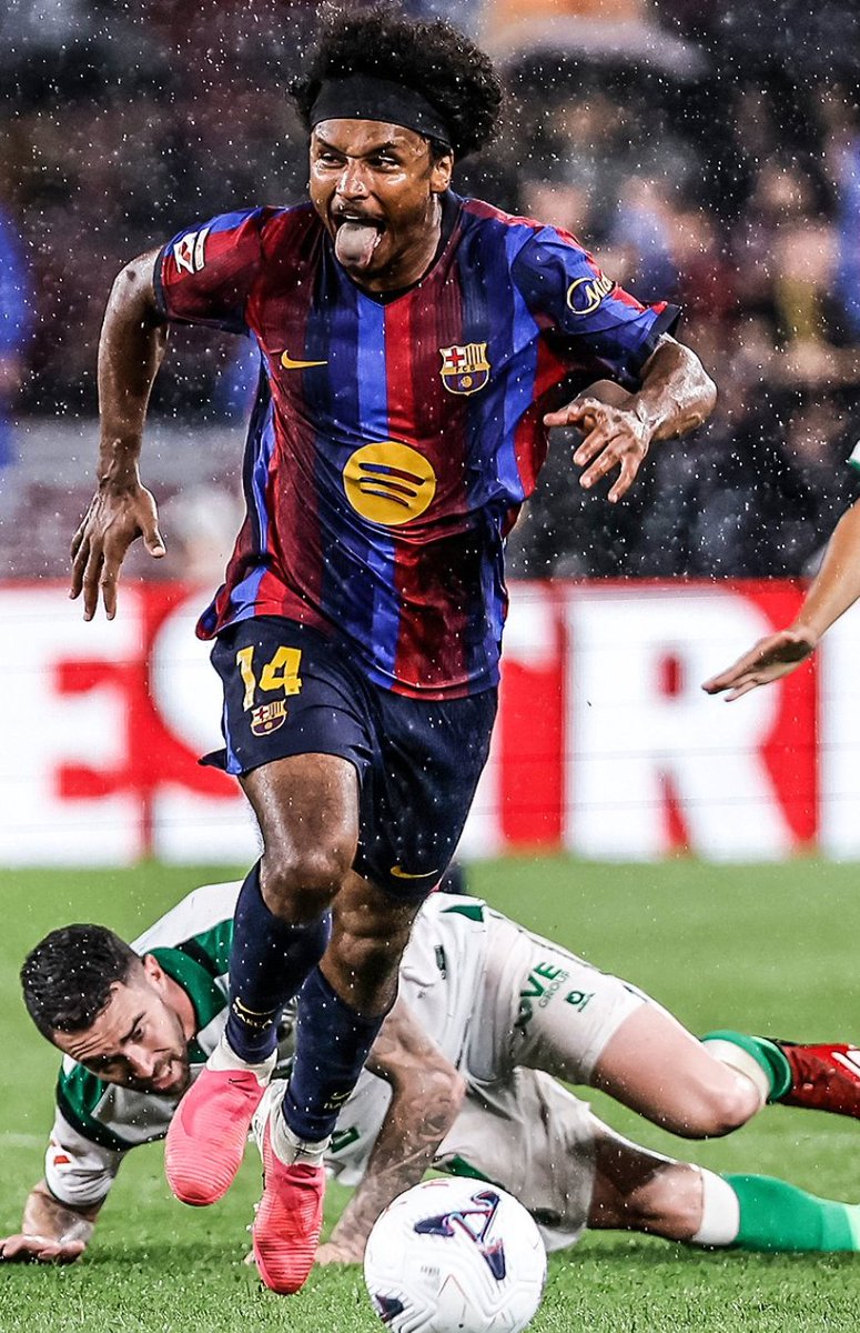 BarcaUniversal's tweet photo. Adeyemi was seen CELEBRATING while still running after successfully completing a dribble. 😂🔥 https://t.co/lRUzMzuW8D