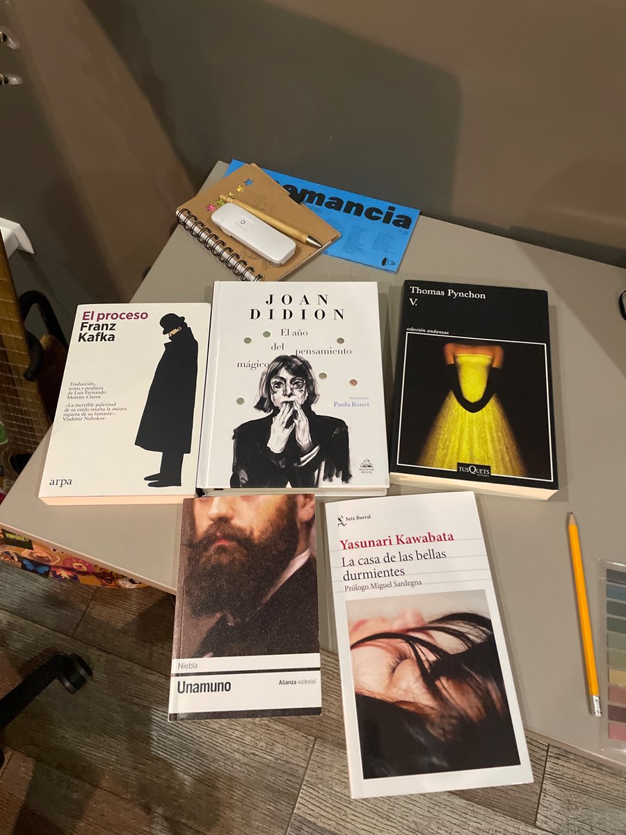 manzanaazul_'s tweet photo. siento que mis compras de la fiesta del libro son TAN buenas https://t.co/yxa3CGoMsa